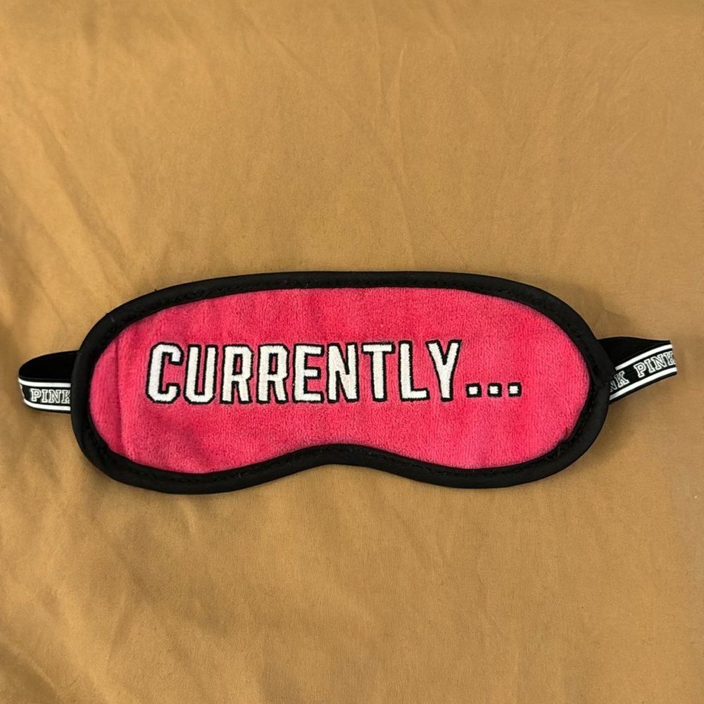 VS Pink Currently Face Mask